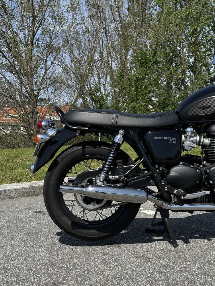 Triumph Bonneville T100 Black