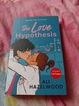 Sprzedam "The love hypothesis"
