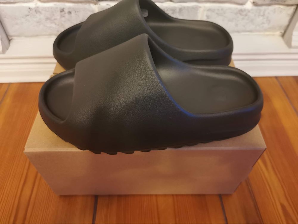 WTS Adidas Yeezy Slide Onyx