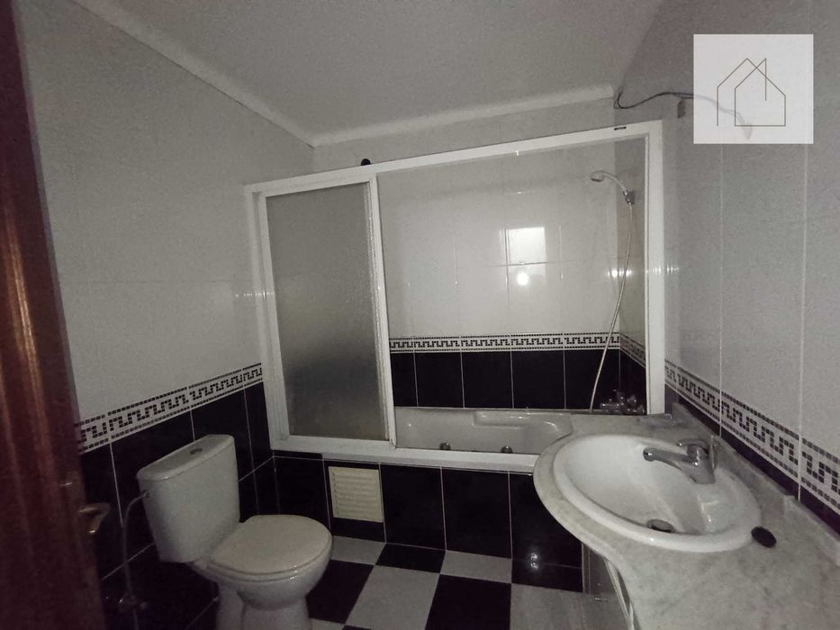 Moradia T4 para venda em Valpaços