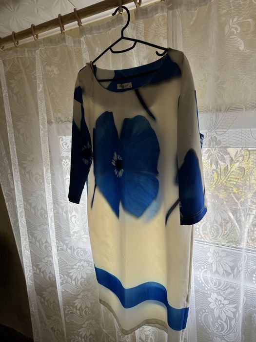 Віддаю чудові сукні 48-50