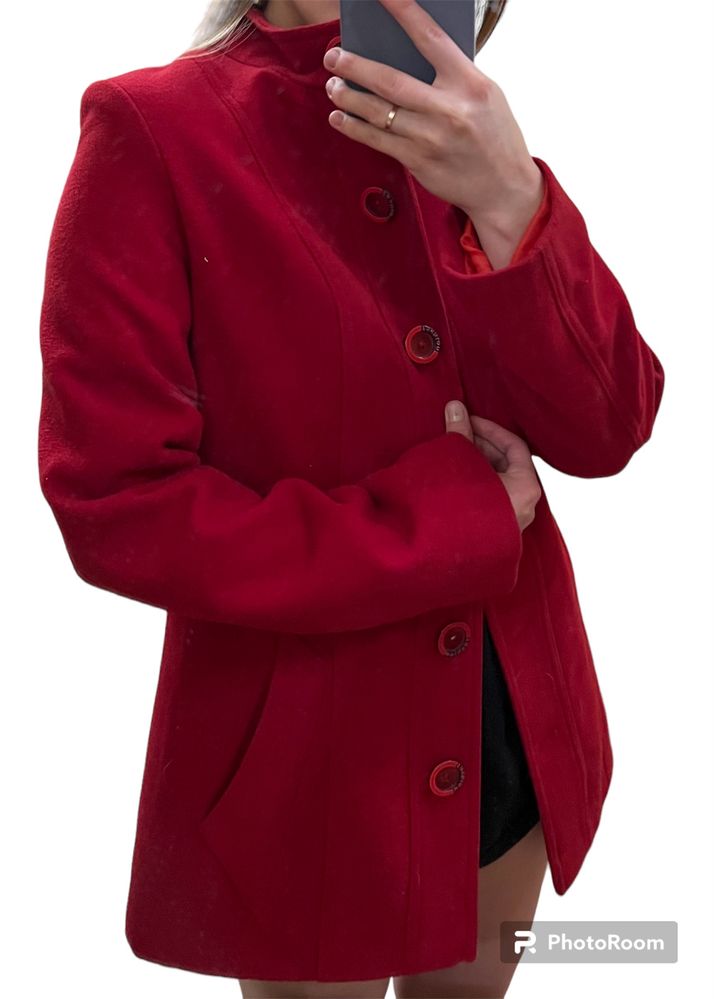 Пальто жіноче червоне S-M
