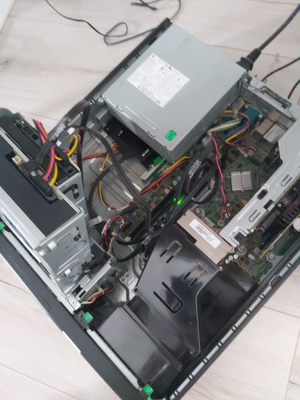 Komputer stacjonarny HP rp5800 i3 ssd win 10