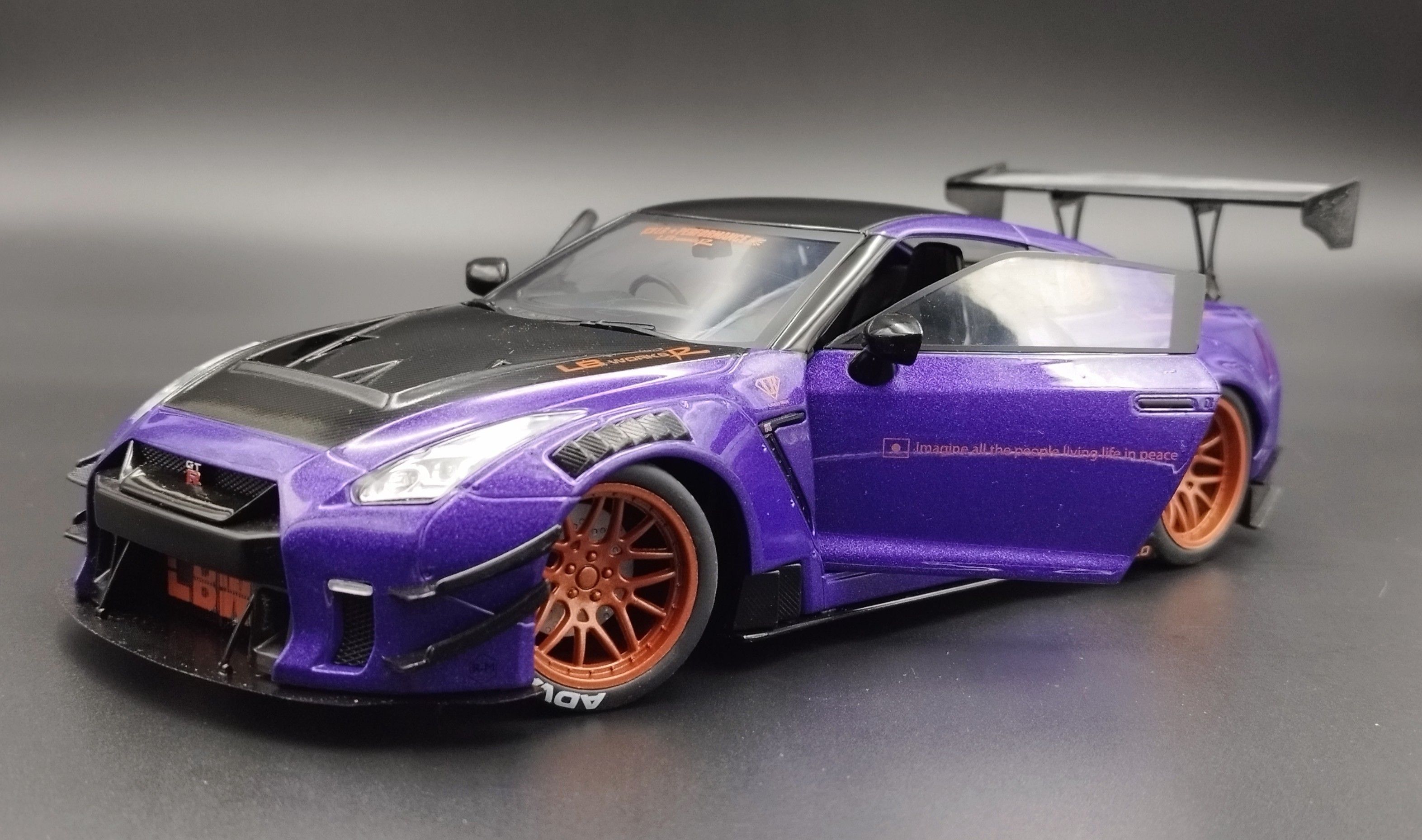 1:18 Solido NISSAN  GTR-R35 Skyline Liberty Works LB Purplezilla model