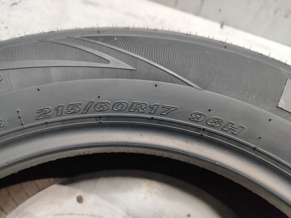 2 pneus semi novos Nexen  215/60R17 96H Oferta dos Portes
