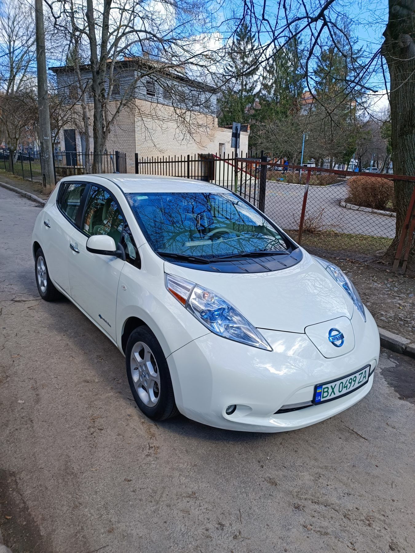 Nissan Leaf SV zero emission