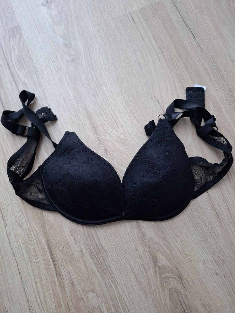 Pepco biustonosz czarny 80 C koronkowy elegancki seksowny sexy push up