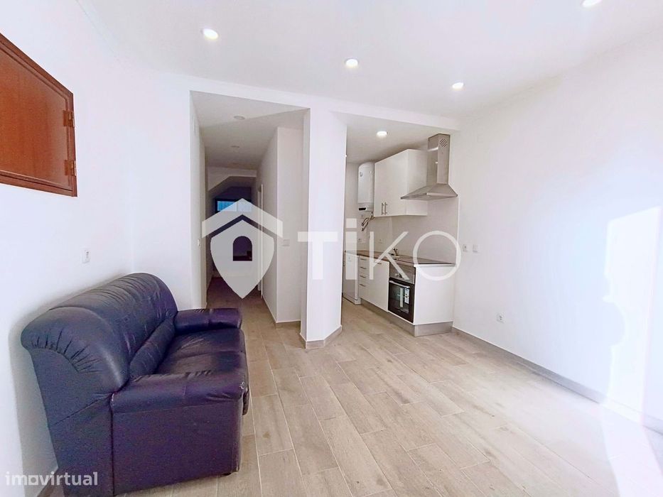 Loja única na Praceta Major Cabrita, Venteira, Amadora, com dois andar