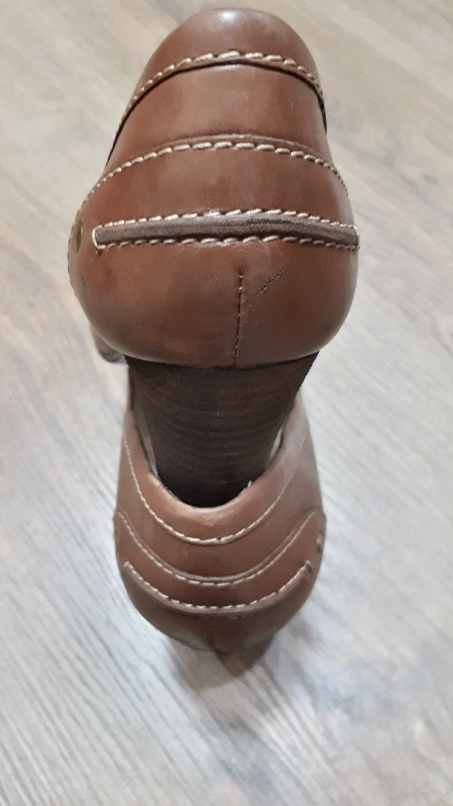 Guess кожаные туфли лоферы бежевые коричневые туфельки