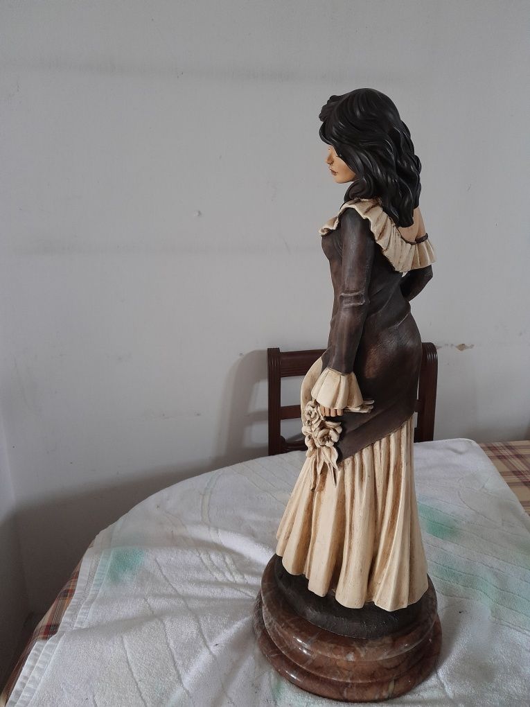 Boneca de barro maciço