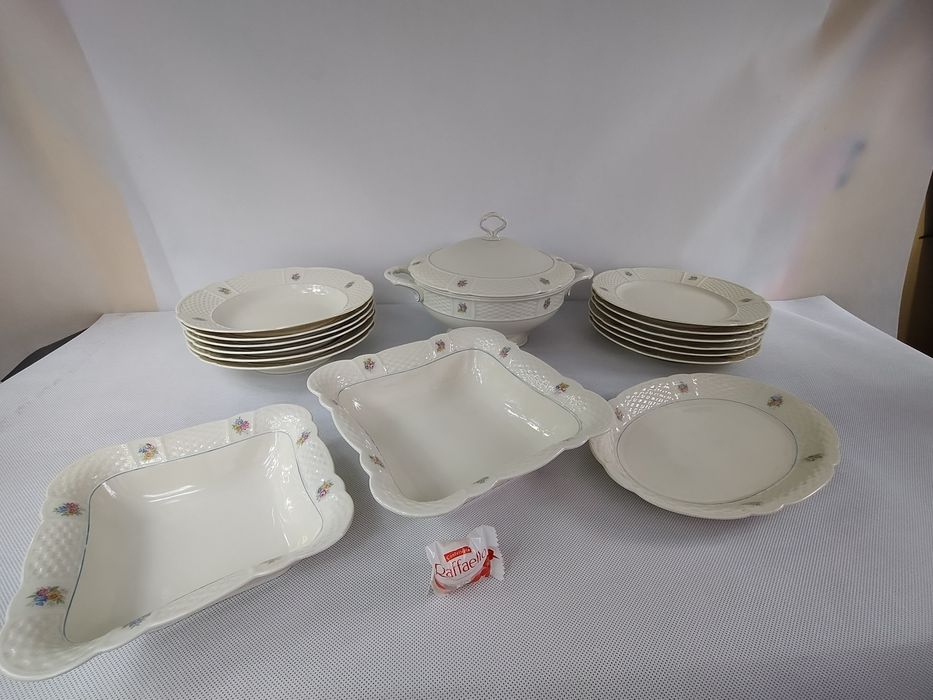 Serwis obiadowy dla sześciu osób.