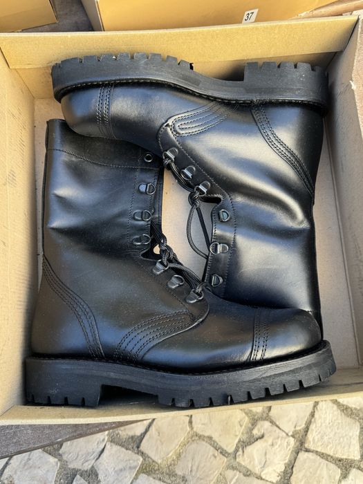 Botas pretas militar