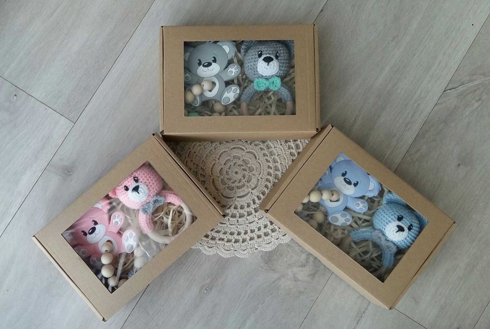 Zestaw prezentowy dla maluszka miś grzechotka + gryzak