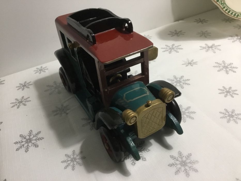 Carro decorativo em Madeira