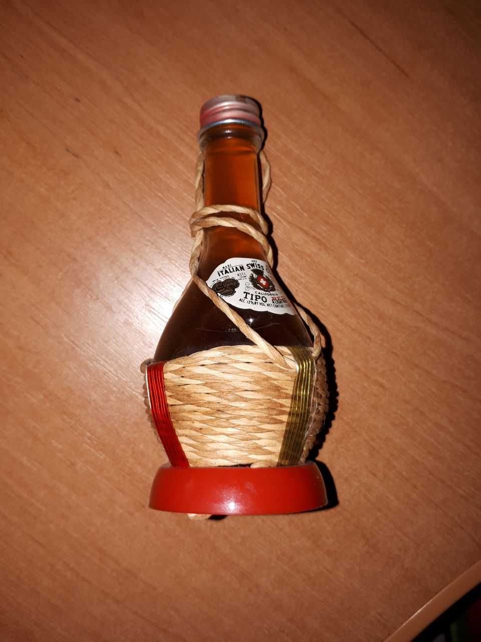 Tipo Italiano Swiss Colony Bottle