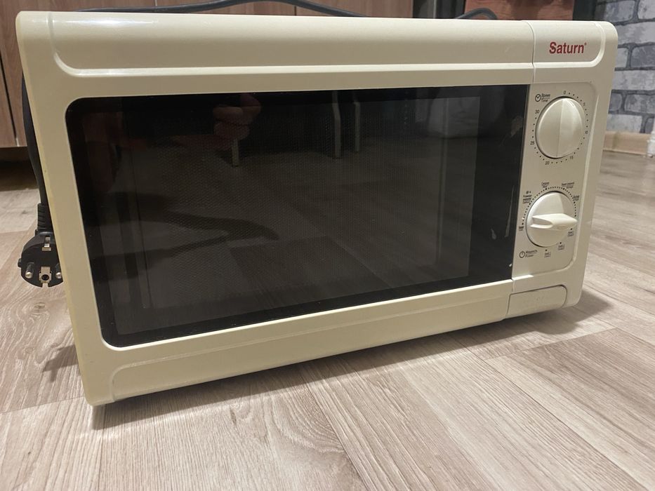 Мікрохвильва піч Saturn