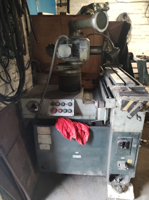 Універсально-заточний верстат