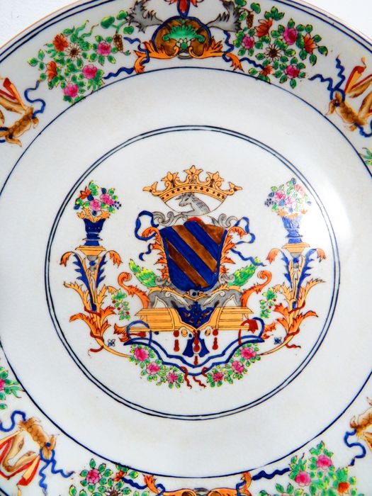 Prato brasonado da UW.