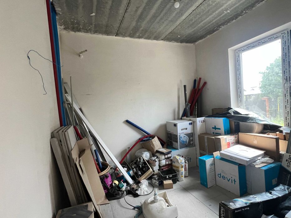 Таун в Бучі з частковим ремонтом,поруч вся інфраструктура!Газ!