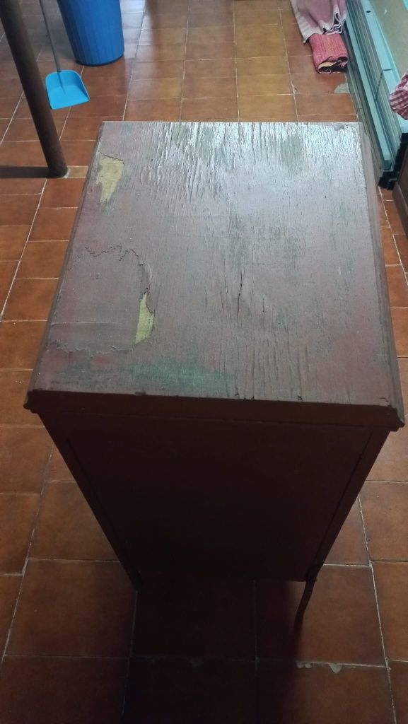 Grafonola antiga com armário