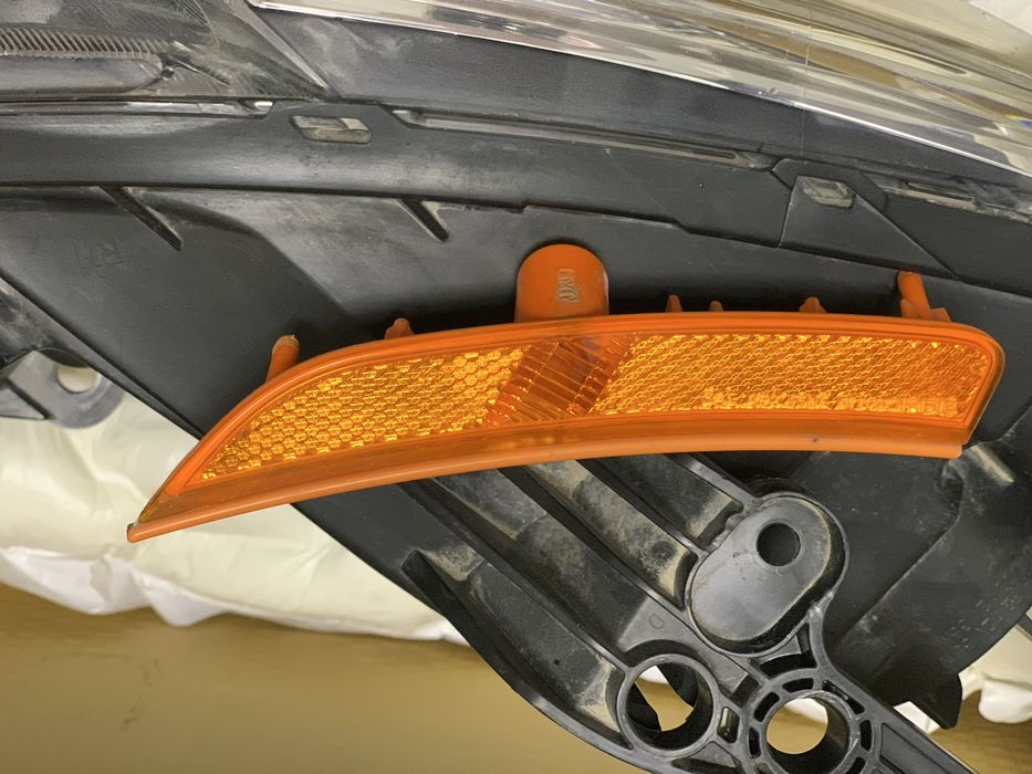 Маркер правый оригинальный Chrysler C200 2015 г.