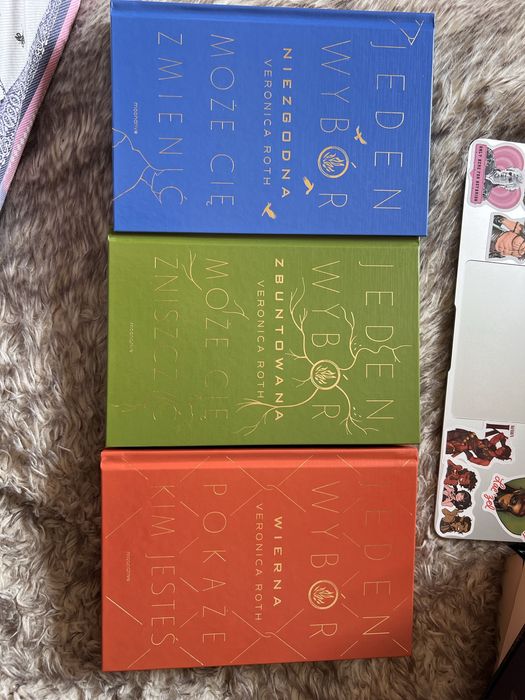 Trylogia Niezgodna - Veronica Roth - barwione brzegi