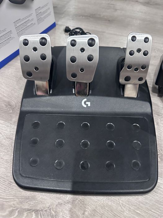 Ігровий руль Logitech