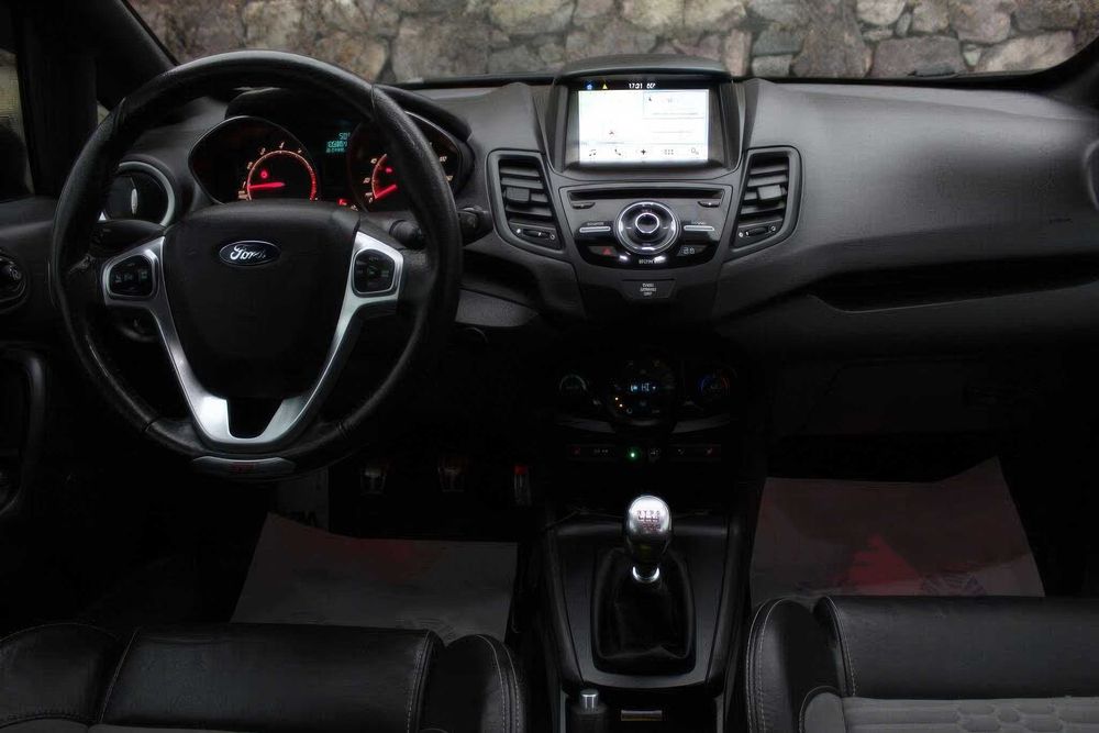 Ford Fiesta ST      2016