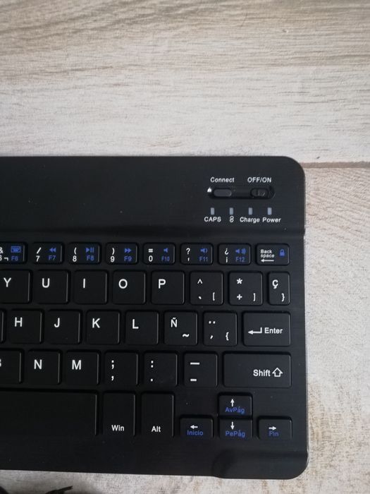 Klawiatura SLIM do Apple iPad, iPhone, Samsung, ładowana baterią.
