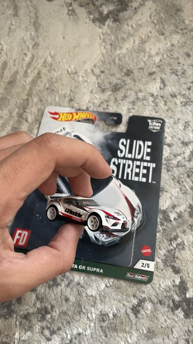 Продам машинки HotWheels Premium