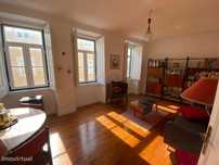 Apartamento T2 com terraço na Graça, em Lisboa