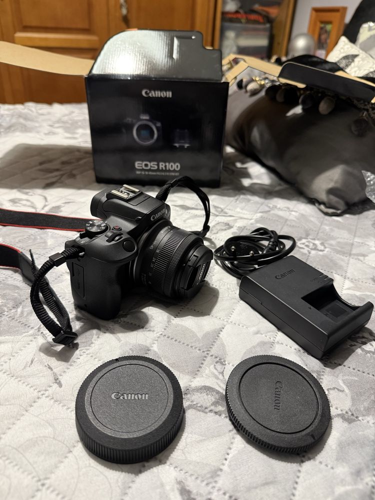 Camara Canon EOS R100