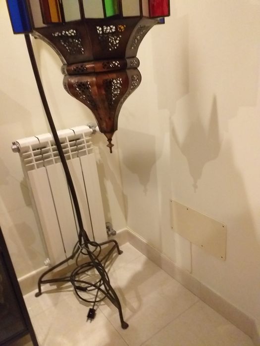 Bonito candeeiro marroquino eletrificado,tripé em.ferro feito à medida