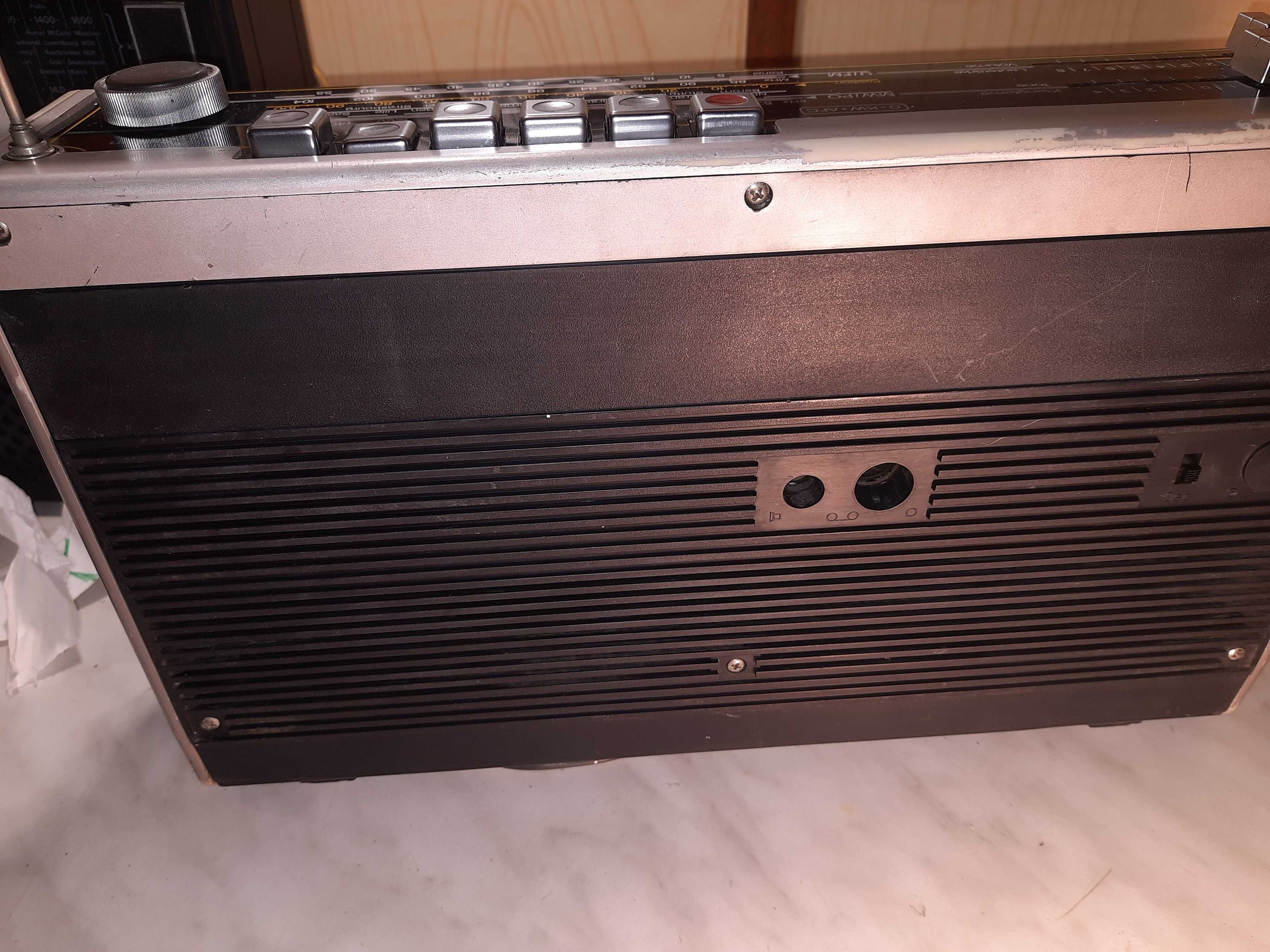 Radiomagnetofon Telefunken bajazzo record 201