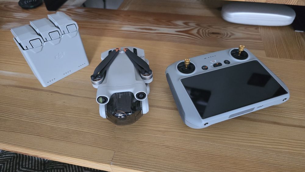 Dron DJI Mini 3 Fly More Combo (DJI RC)