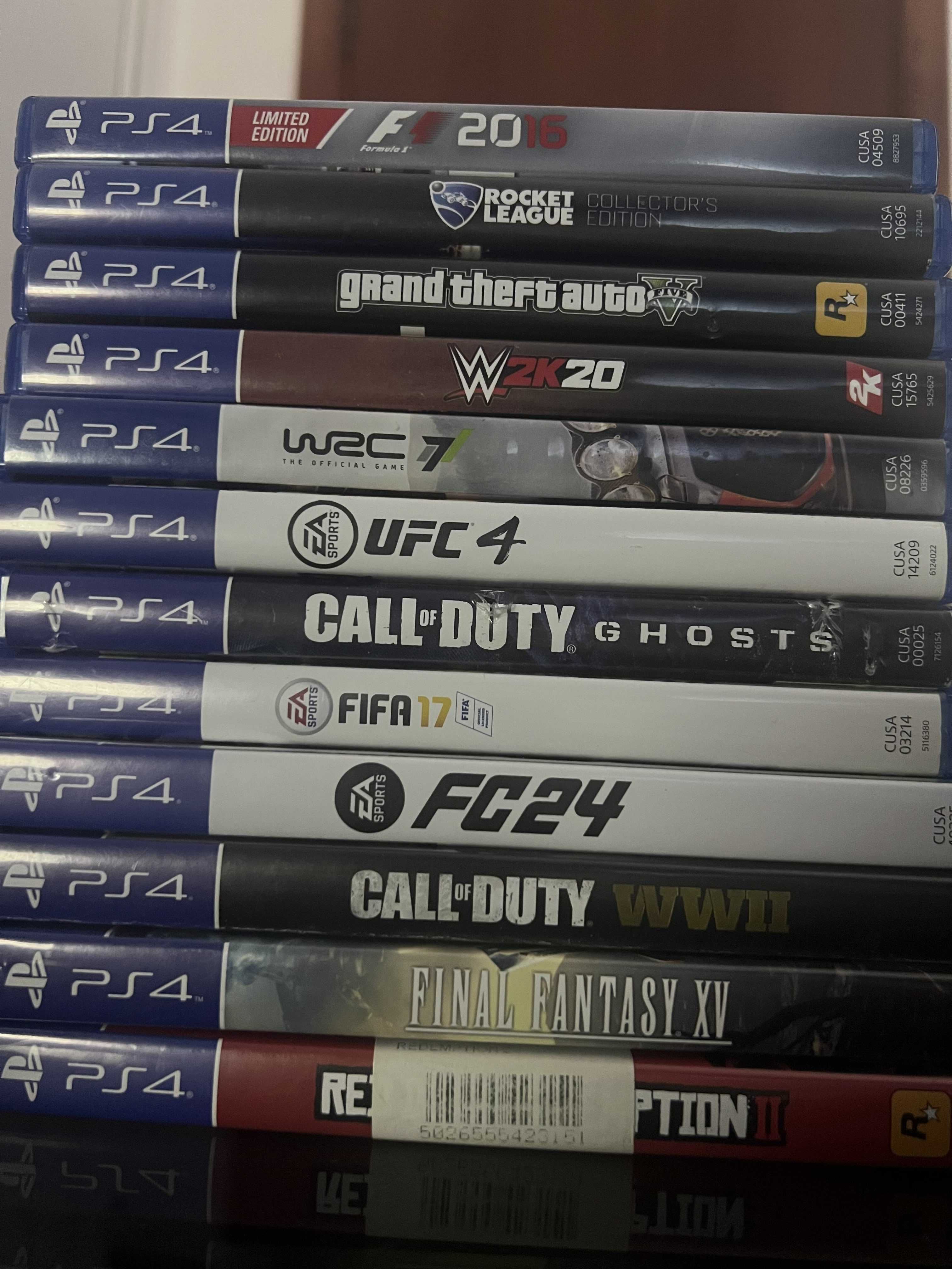 PS4 PRO em excelente estado de conservação com jogos e acessórios bons