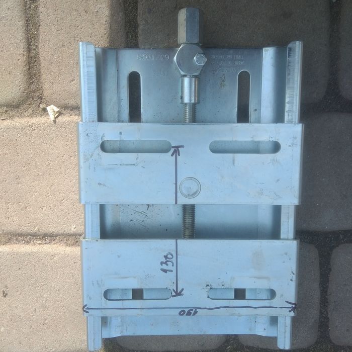 Натяжне для електромотора шківи насадки.