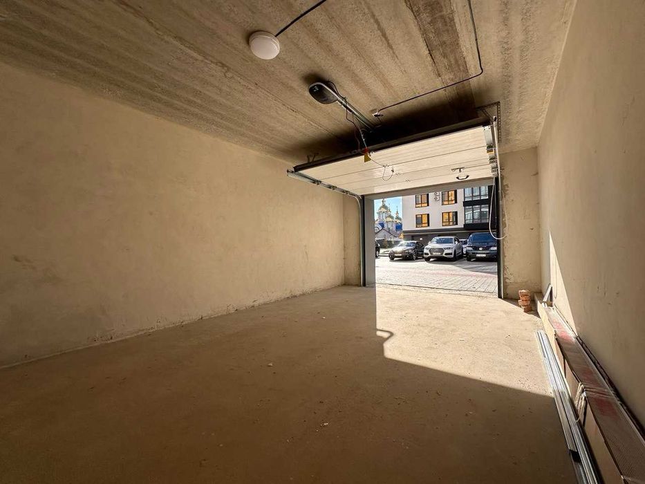 Гараж з гарним заїздом Національної Гвардії