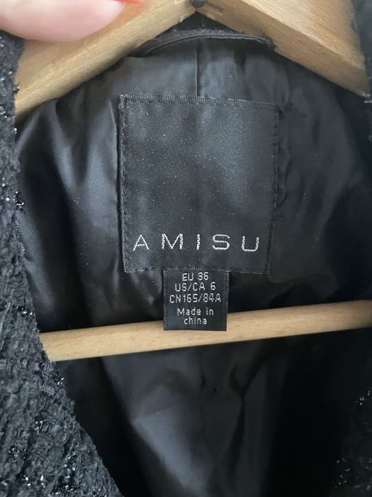 Czarny żakiet AMISU