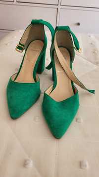 Sapatos camurça  cor verde