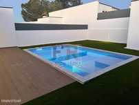 Moradia Geminada Duplex com Piscina Fernão Ferro