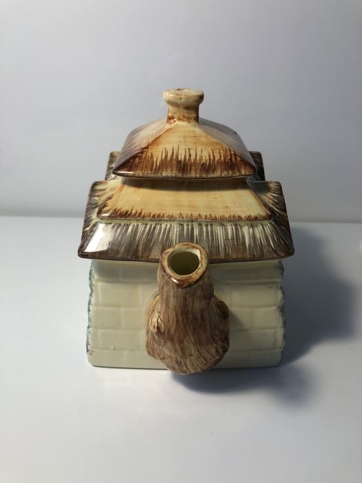 Angielski dzbanek porcelanowy