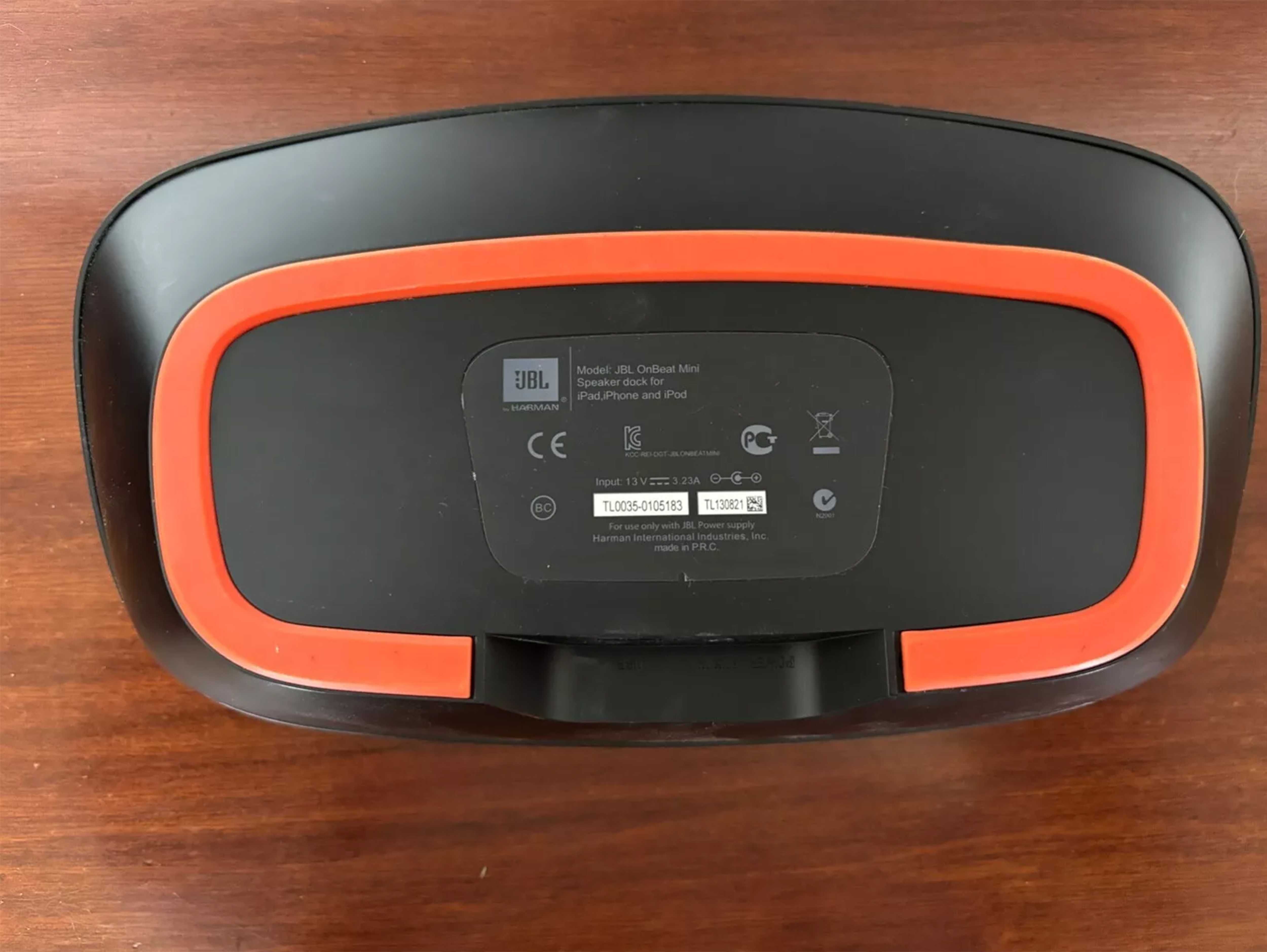 Портативна Док-станція JBL OnBeat Mini Lightning в ідеалі