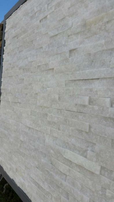 Revestimento de Parede Branca ou Beje