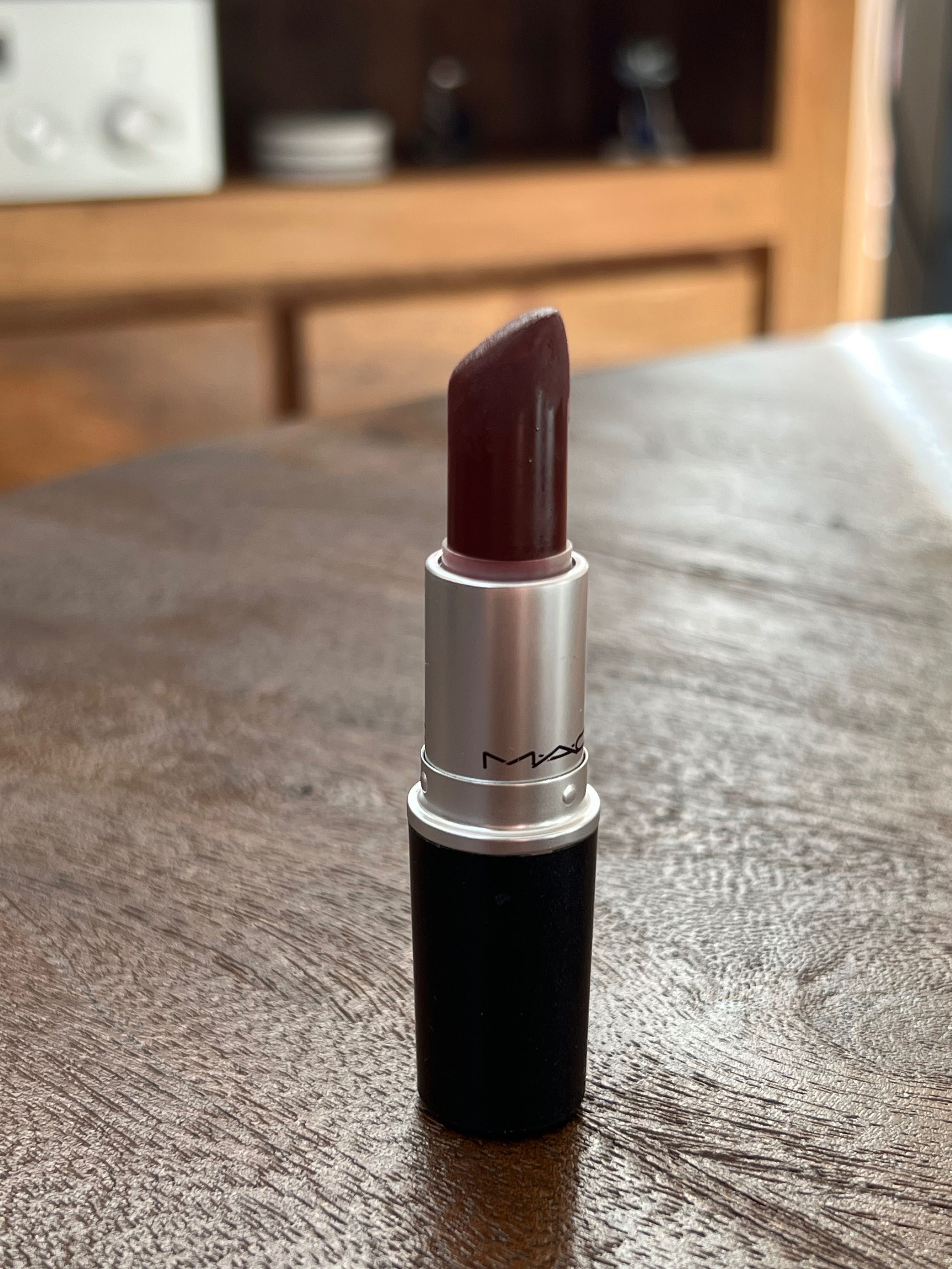 Mac Cosmetics pomadka do ust matowa Matte Sin 94