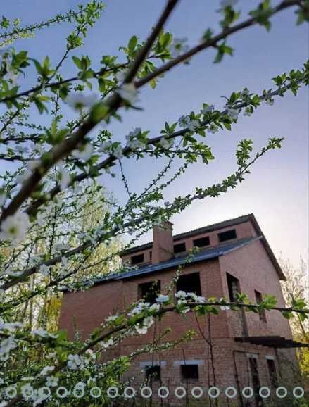 Відчуйте життя за містом в будинку мріі.