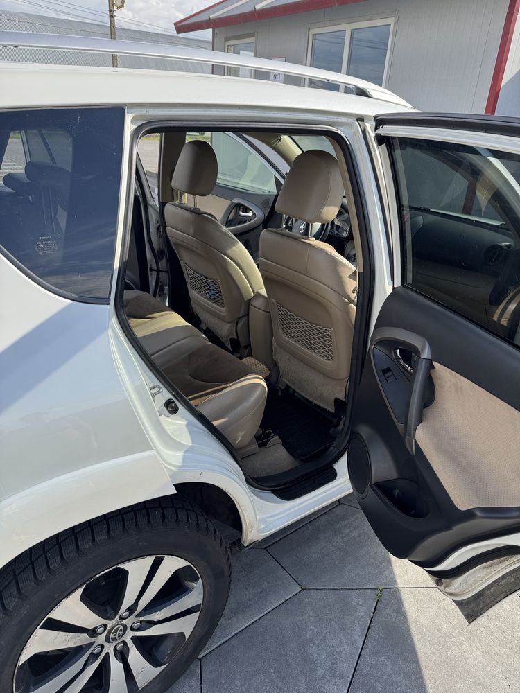 Toyota RAV4, 2010 рік, повний привід, стан ідеальний!
