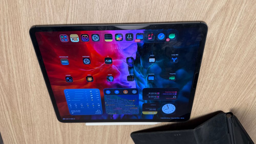 iPad Pro 12.9 (2020) + Apple Pencil 2 Gen + Magic Keyboard