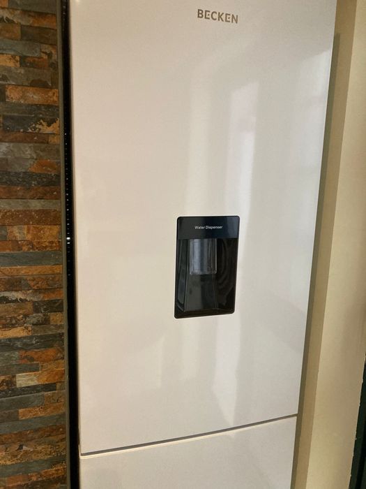 Vendo um frigorífico praticamente novo