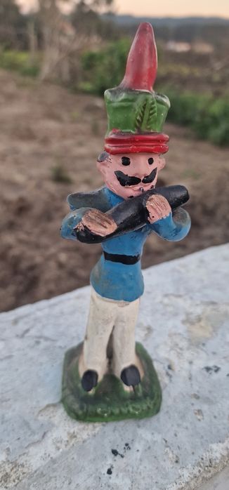 Musicos viana pintados mão  antigos com assobio atraz.